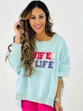 NWT Fantastic Fawn Wife Life Graphic Sweatshirt - Light Blue|Size3Small